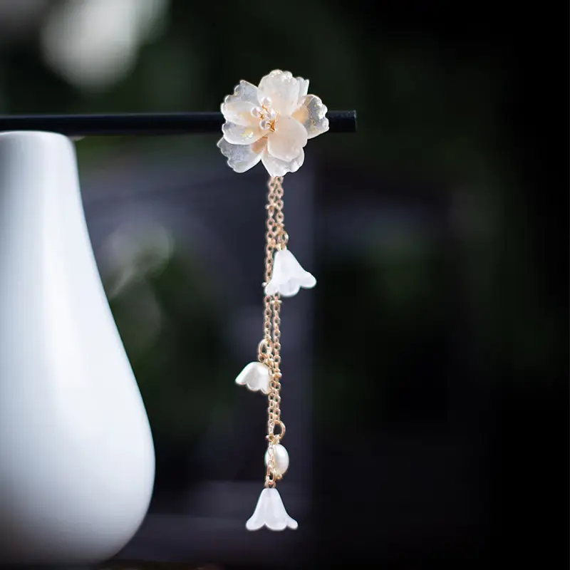Women's Wooden Tassel Hairpin with Flower Design