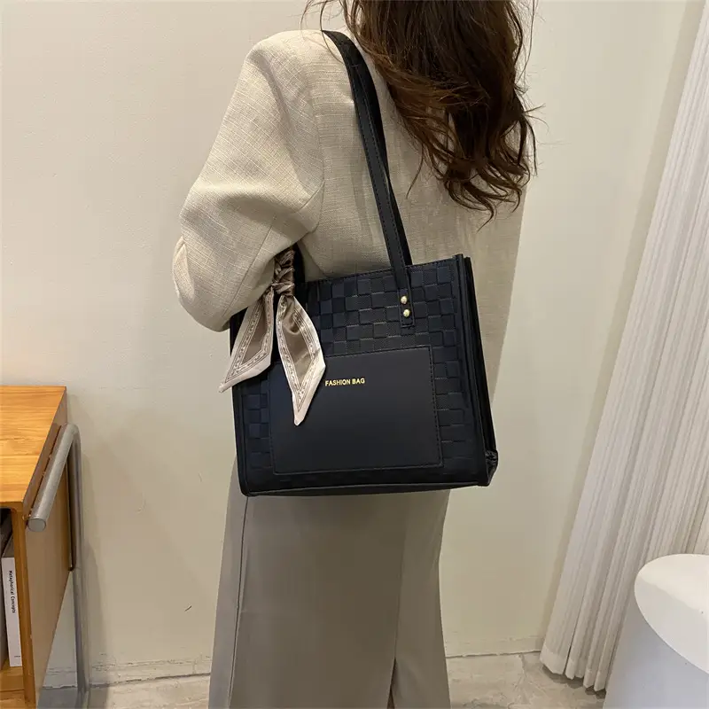 Stylish Checkered One Shoulder Bag for Women - Image 6