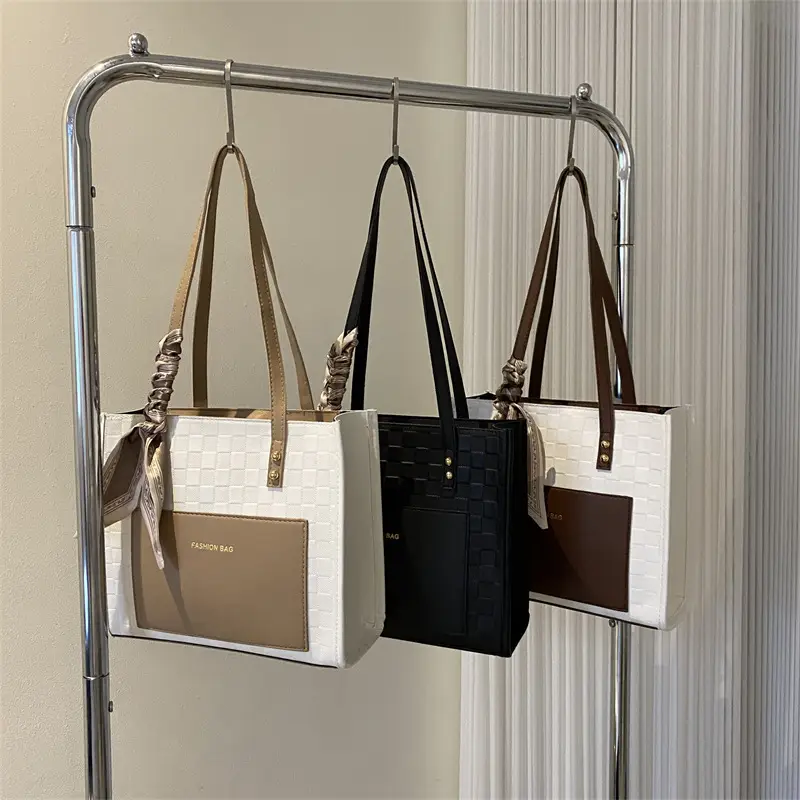 Stylish Checkered One Shoulder Bag for Women - Image 7