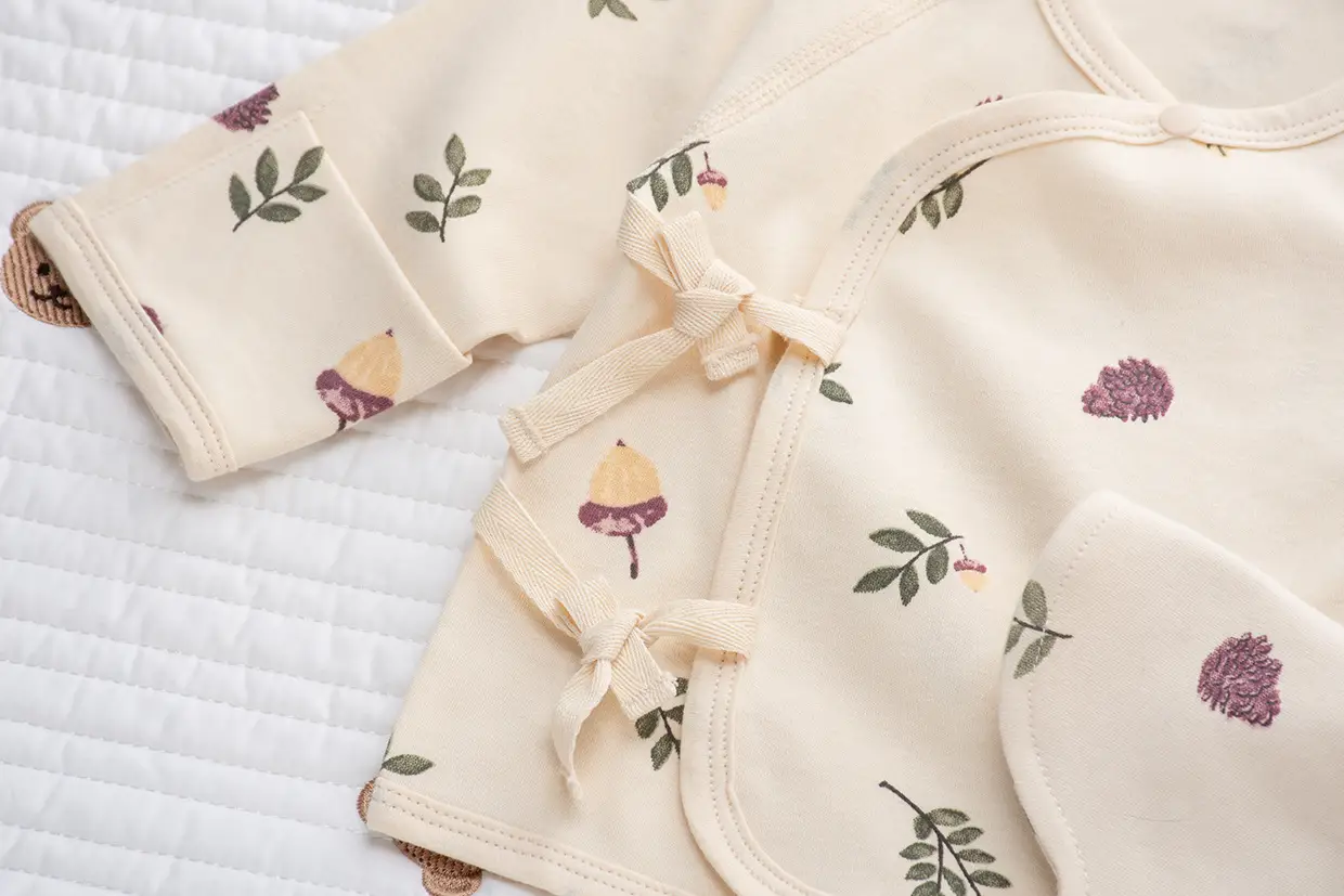 Newborn Half-Back Shirt for Baby, White Rabbit Print, Size 52-59 — feature 25