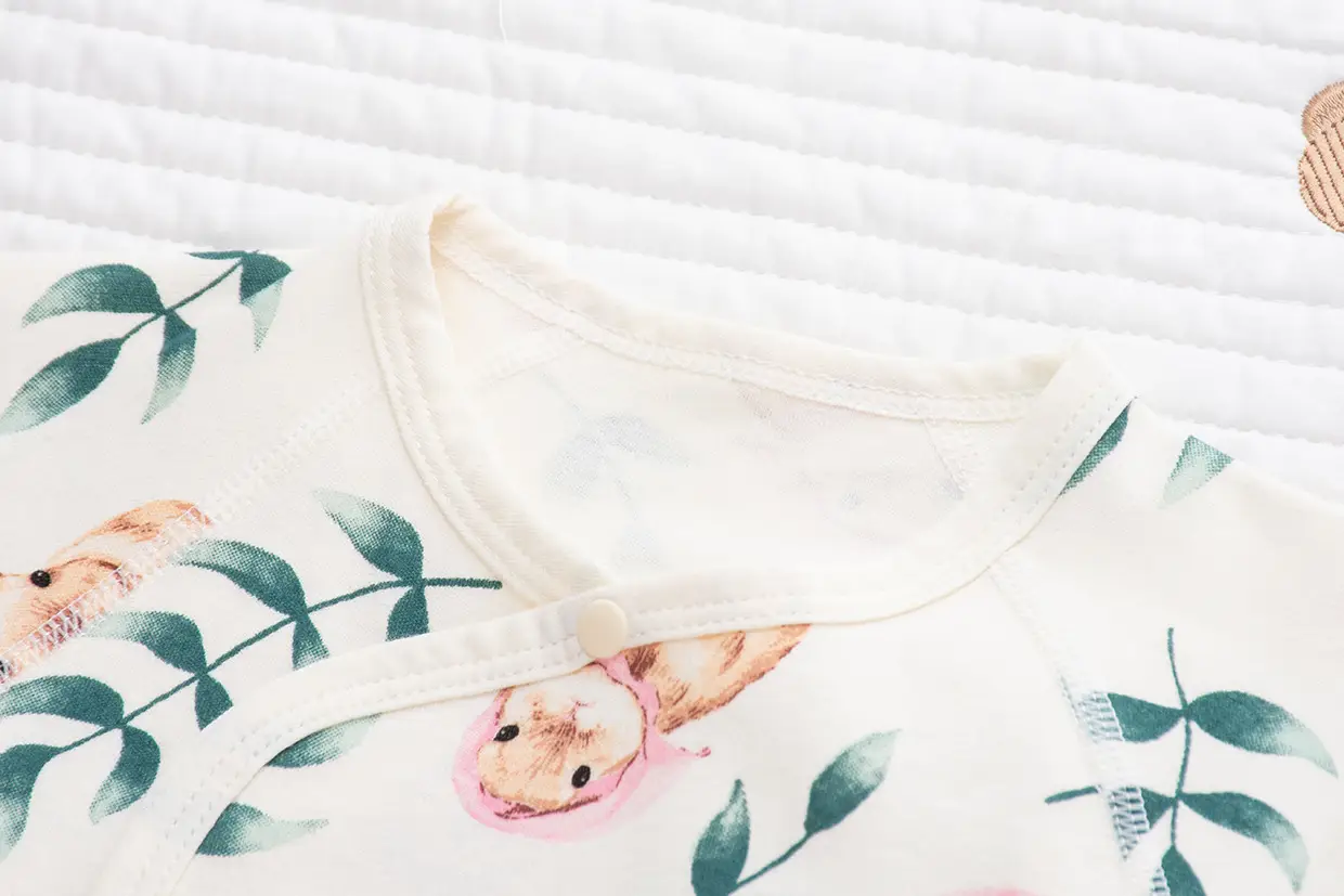 Newborn Half-Back Shirt for Baby, White Rabbit Print, Size 52-59 — feature 33