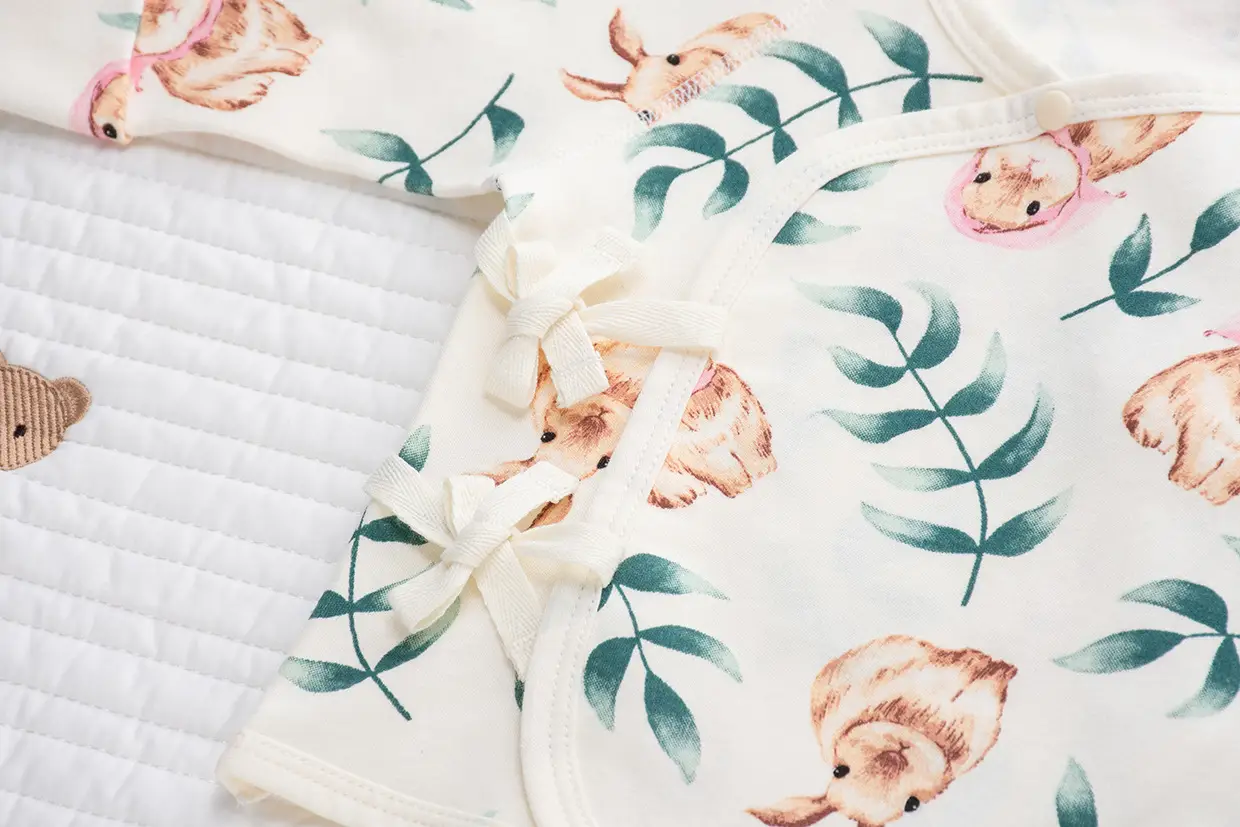 Newborn Half-Back Shirt for Baby, White Rabbit Print, Size 52-59 — feature 34