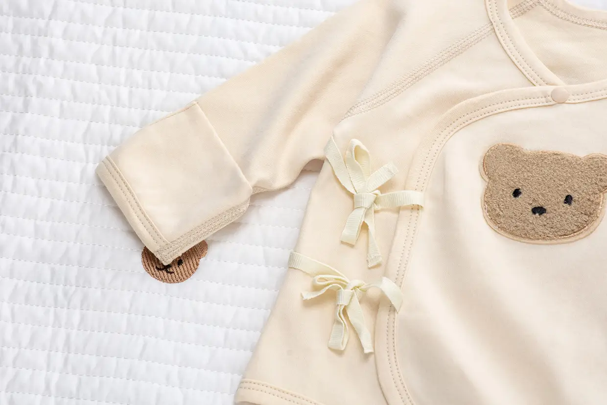 Newborn Half-Back Shirt for Baby, White Rabbit Print, Size 52-59 — feature 9