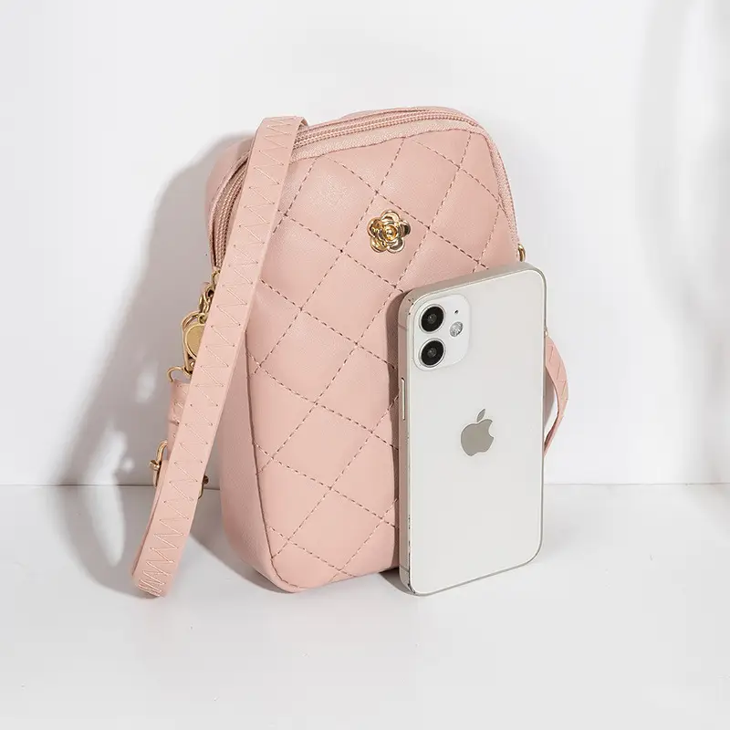 Green Quilted Shoulder Bag for Women 2023 - Image 8