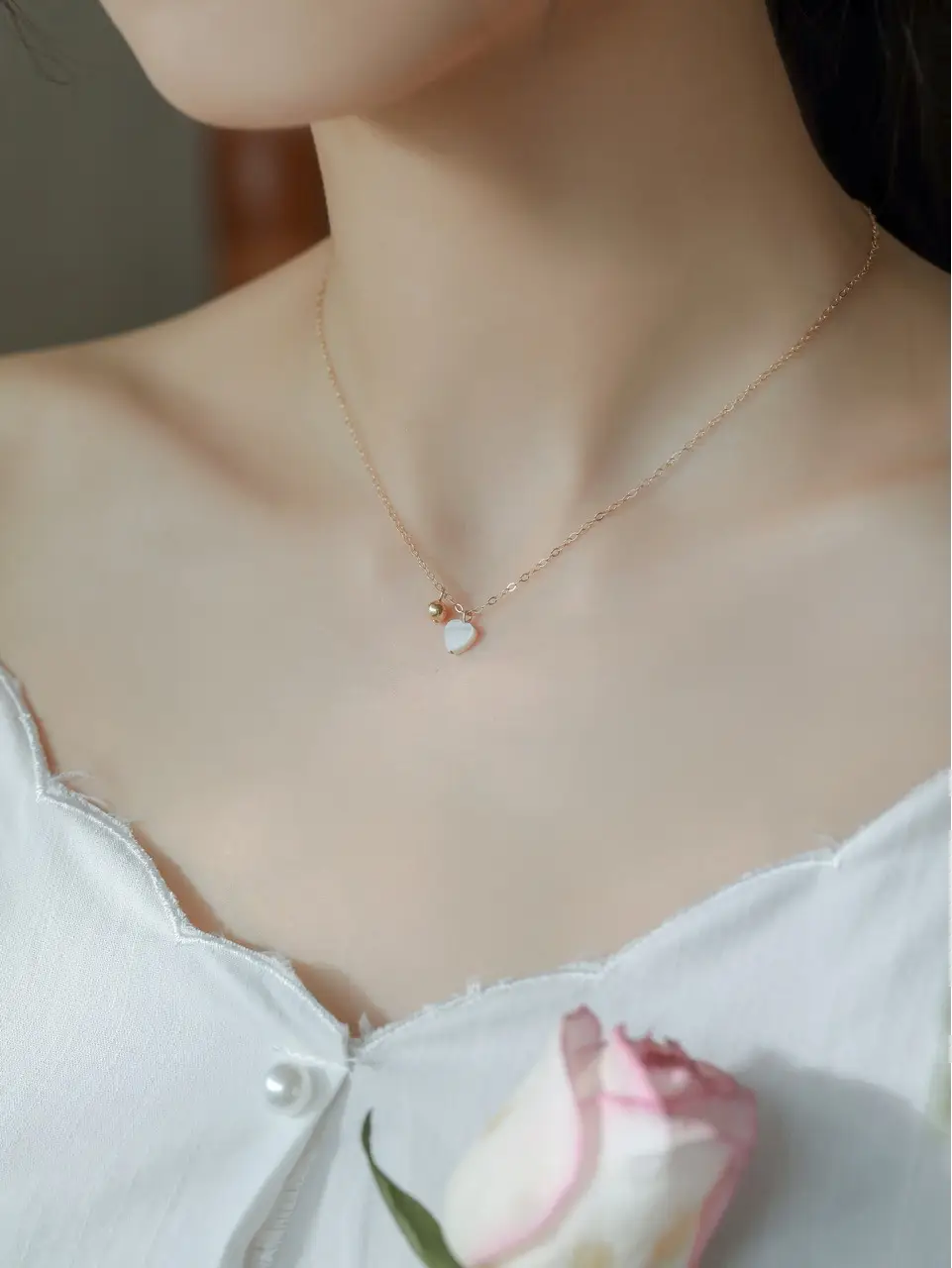 Deep Sea White Butterfly Gold Pearl Necklace for Women — feature 1