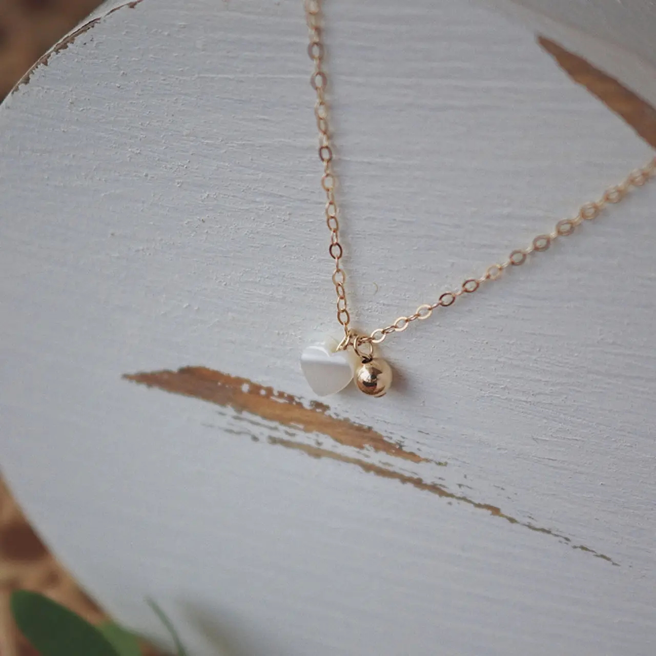 Deep Sea White Butterfly Gold Pearl Necklace for Women — feature 10