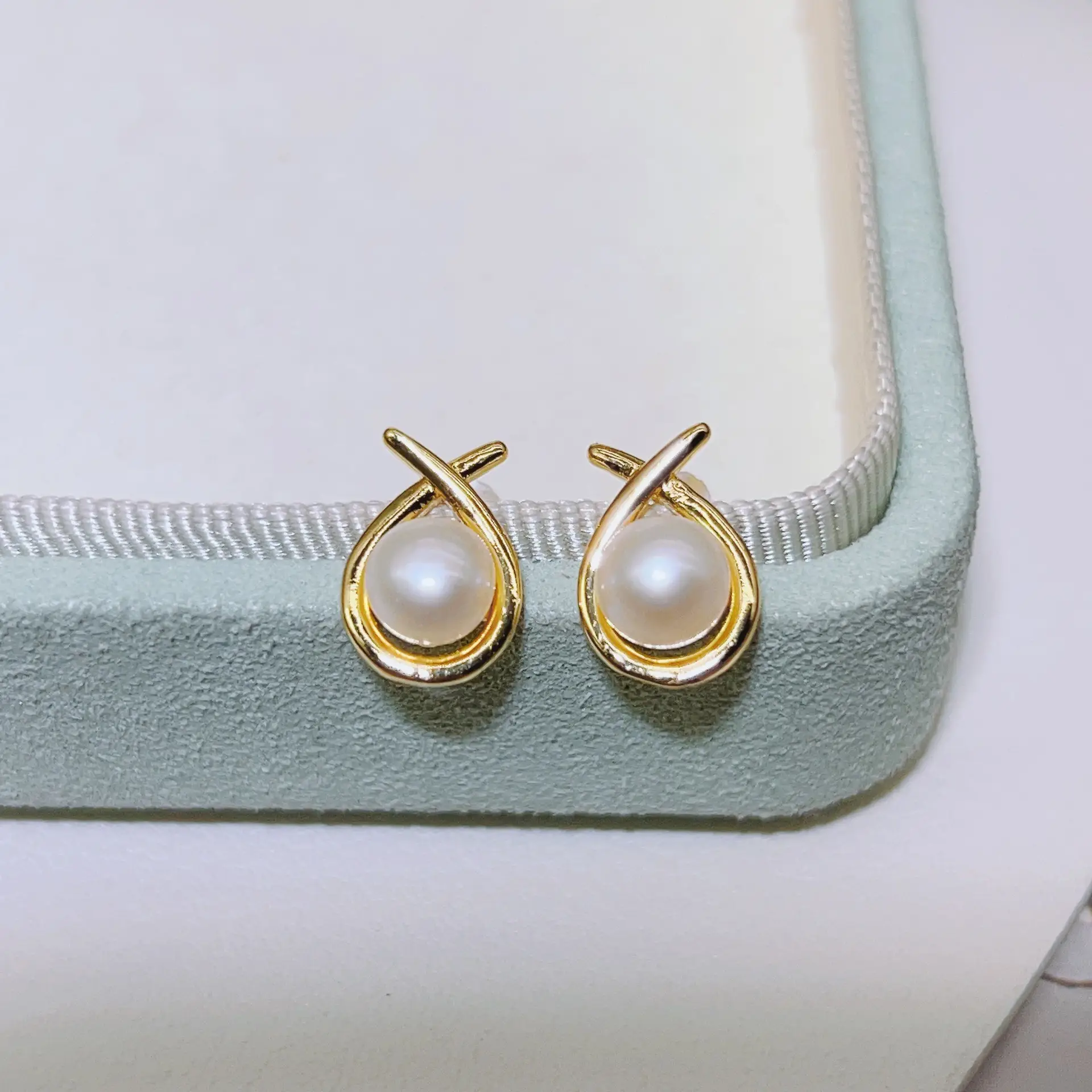 Zhuji Pearl Earrings S925 Gold Plated Niche Design — feature 25