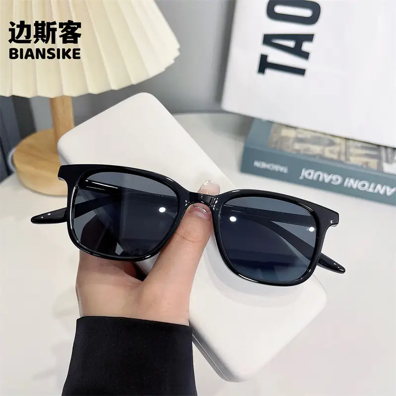 New Style Black Sunglasses with Purple Lens - Image 10