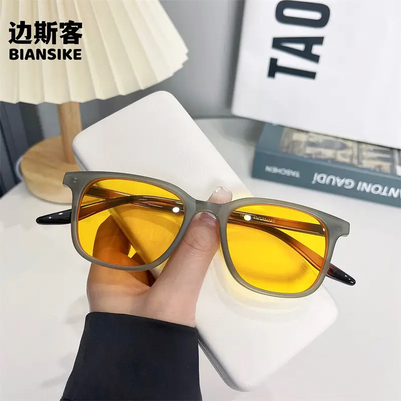New Style Black Sunglasses with Purple Lens - Image 3