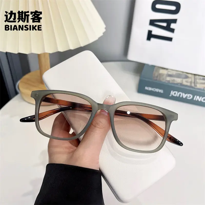 New Style Black Sunglasses with Purple Lens - Image 4