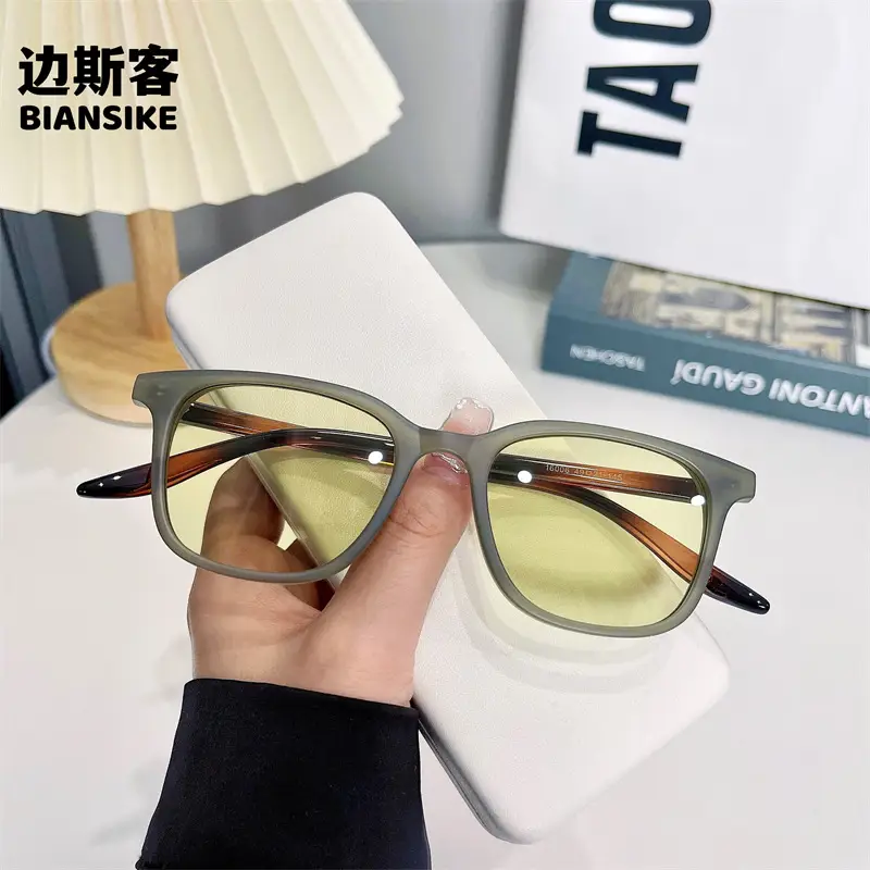 New Style Black Sunglasses with Purple Lens - Image 5