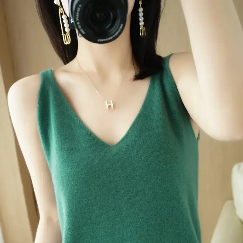 Wool Blbottom V-Neck Sling with Knitted Bottom