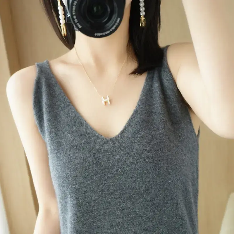 Wool Blbottom V-Neck Sling with Knitted Bottom
