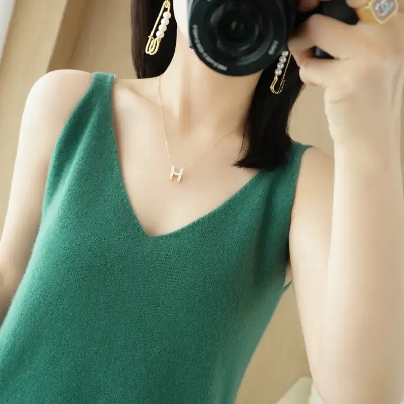 Wool Blbottom V-Neck Sling with Knitted Bottom