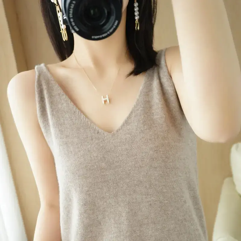 Wool Blbottom V-Neck Sling with Knitted Bottom