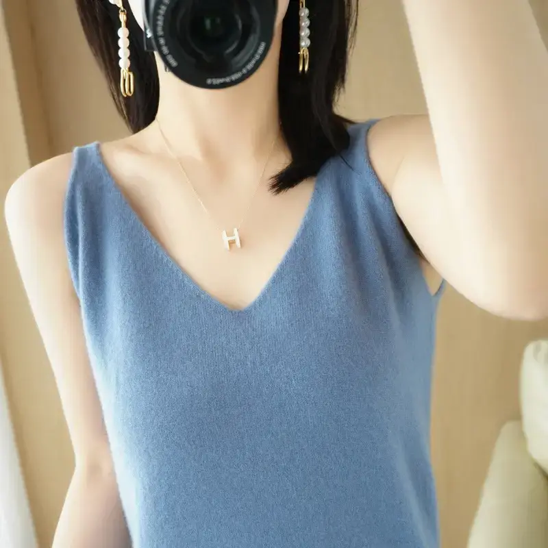 Wool Blbottom V-Neck Sling with Knitted Bottom