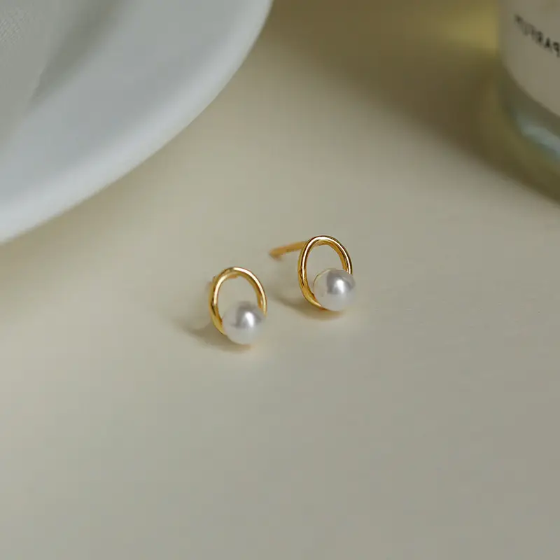 Women's Gold Pearl Geometric Earrings Light Luxury