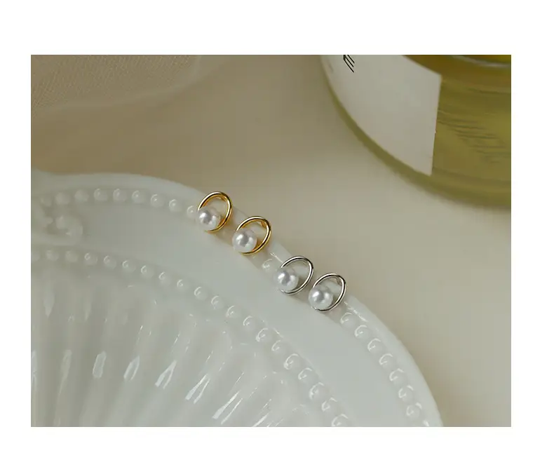 Women's Gold Pearl Geometric Earrings Light Luxury — feature 19