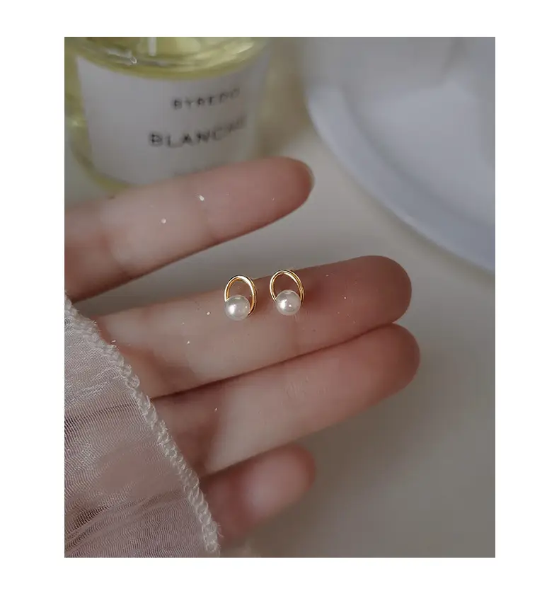 Women's Gold Pearl Geometric Earrings Light Luxury — feature 22