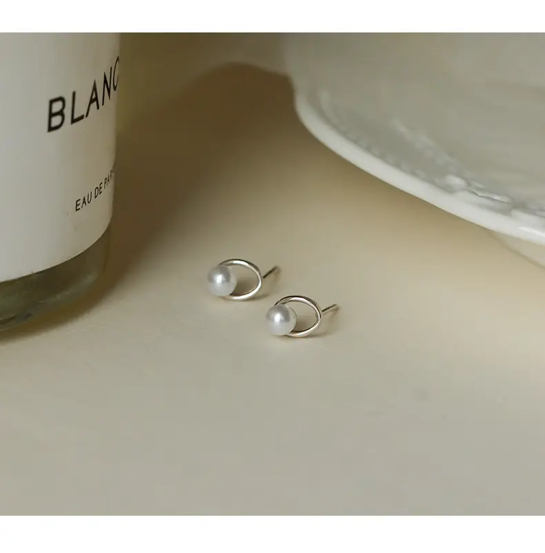 Women's Gold Pearl Geometric Earrings Light Luxury — feature 25