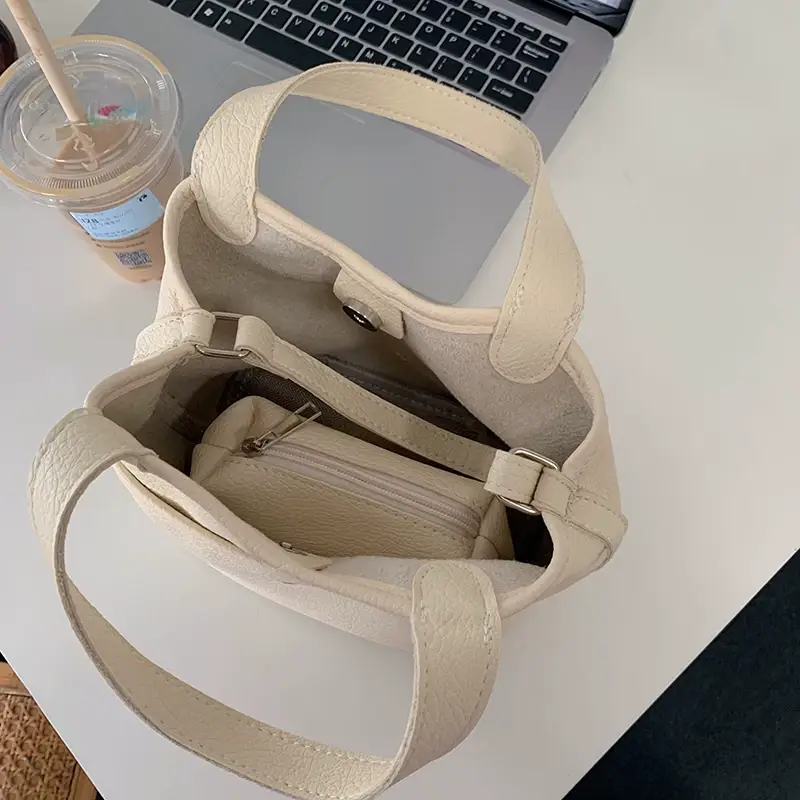 Women's Beige Leather Tote Bag 2026 Summer — feature 2