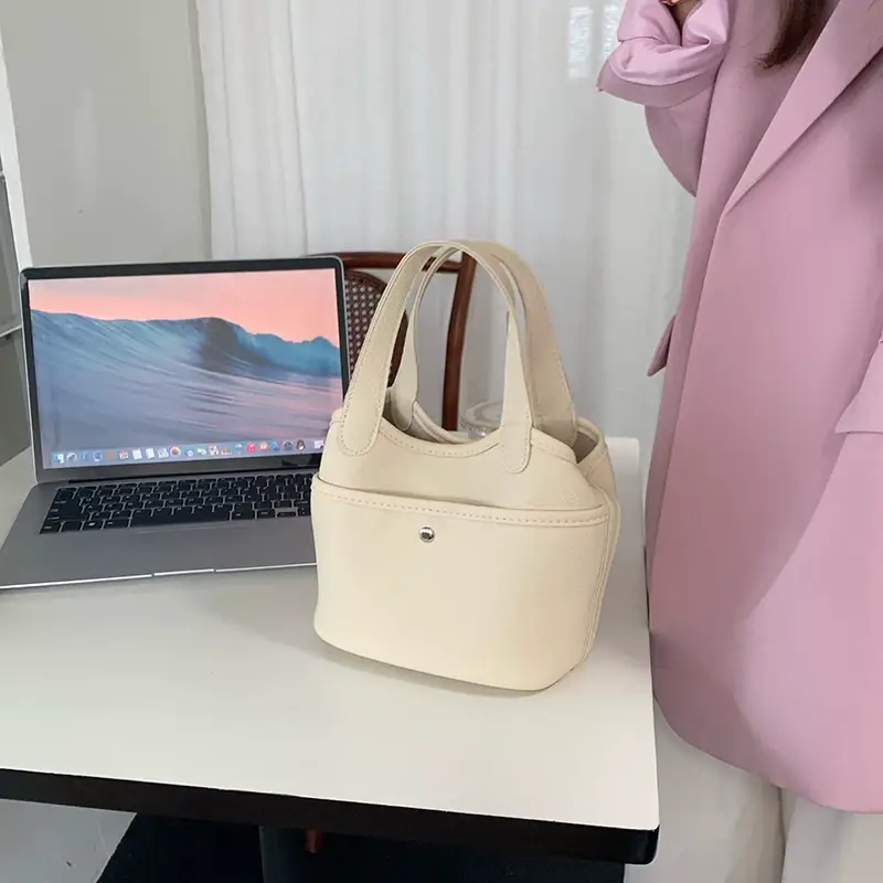 Women's Beige Leather Tote Bag 2026 Summer — feature 3