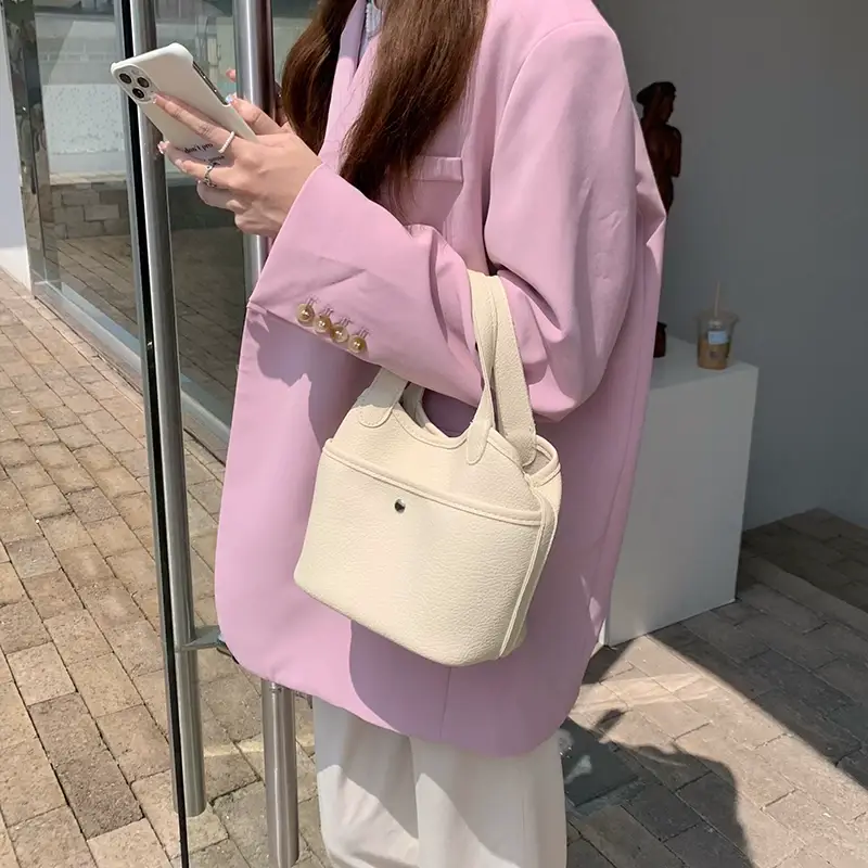 Women's Beige Leather Tote Bag 2026 Summer — feature 7