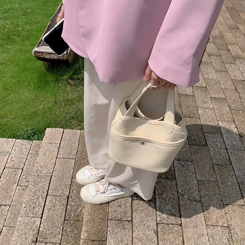 Women's Beige Leather Tote Bag 2026 Summer — feature 9