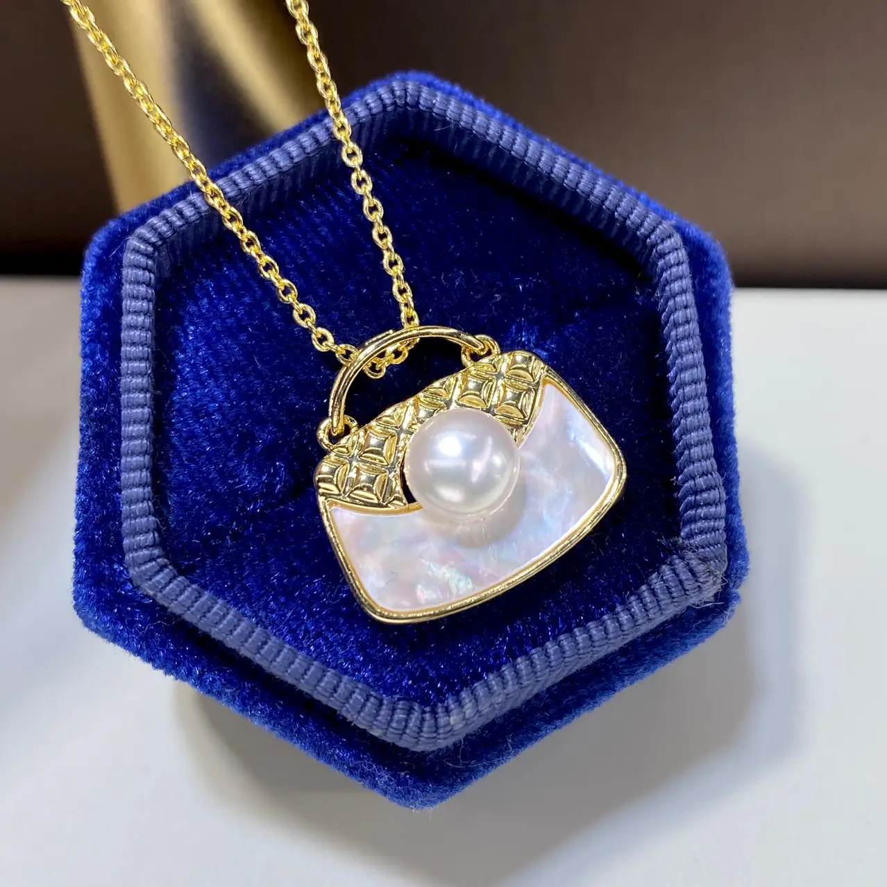 18K Gold-Injected Pearl Pendant for Women — feature 10
