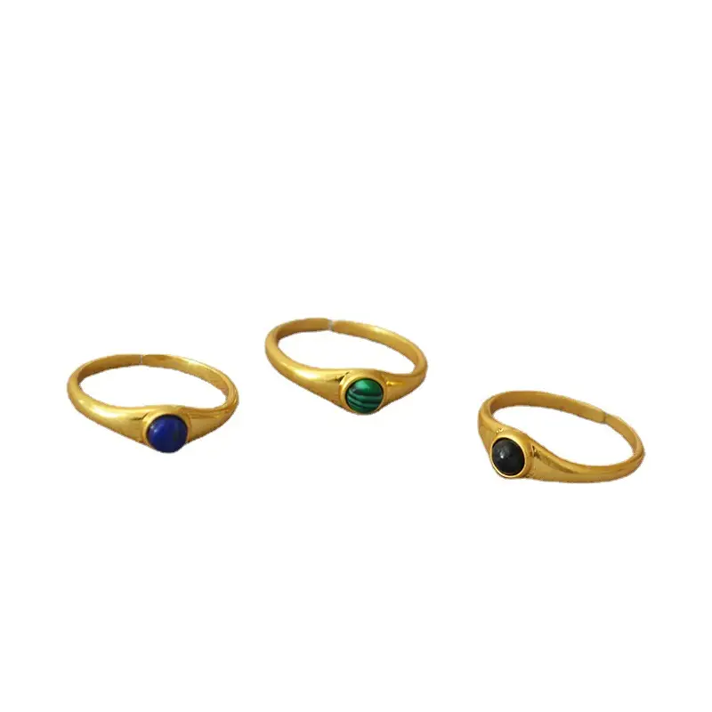 Adjustable Vintage Gold Ring with Black Stone - Image 5