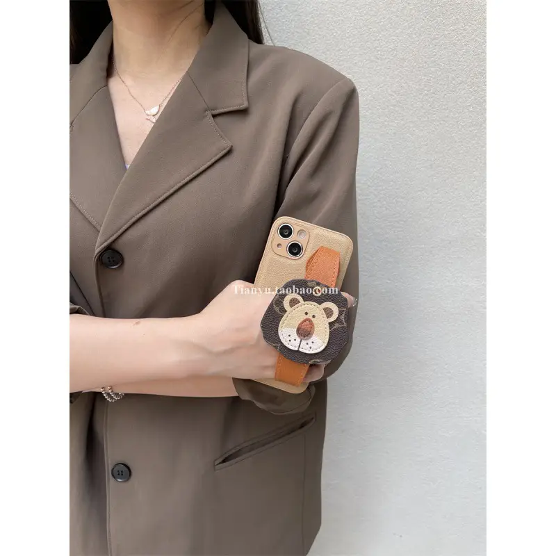 Lion Design Wristwatch for iPhone 17 - Image 3