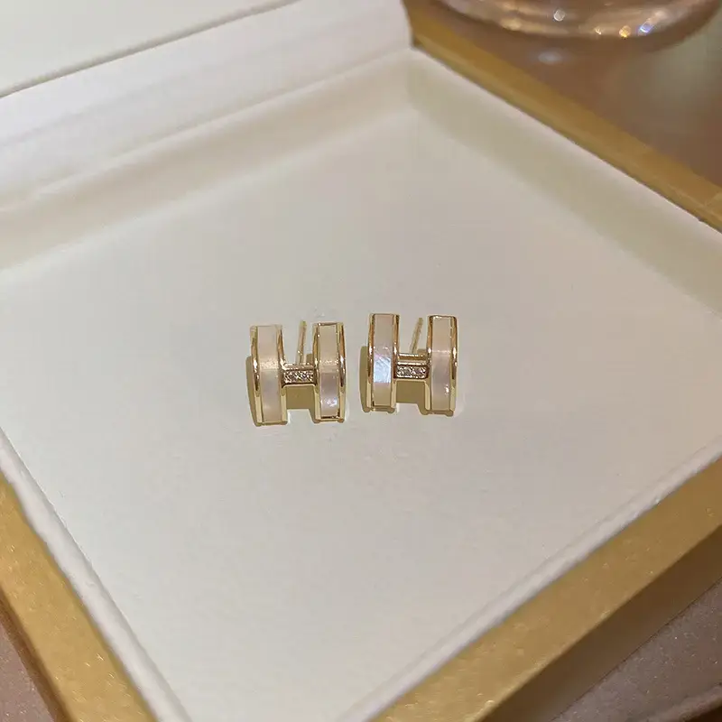 Real Gold Electroplated Zircon H-Letter Clavicle Chain Necklace for Women - Image 13