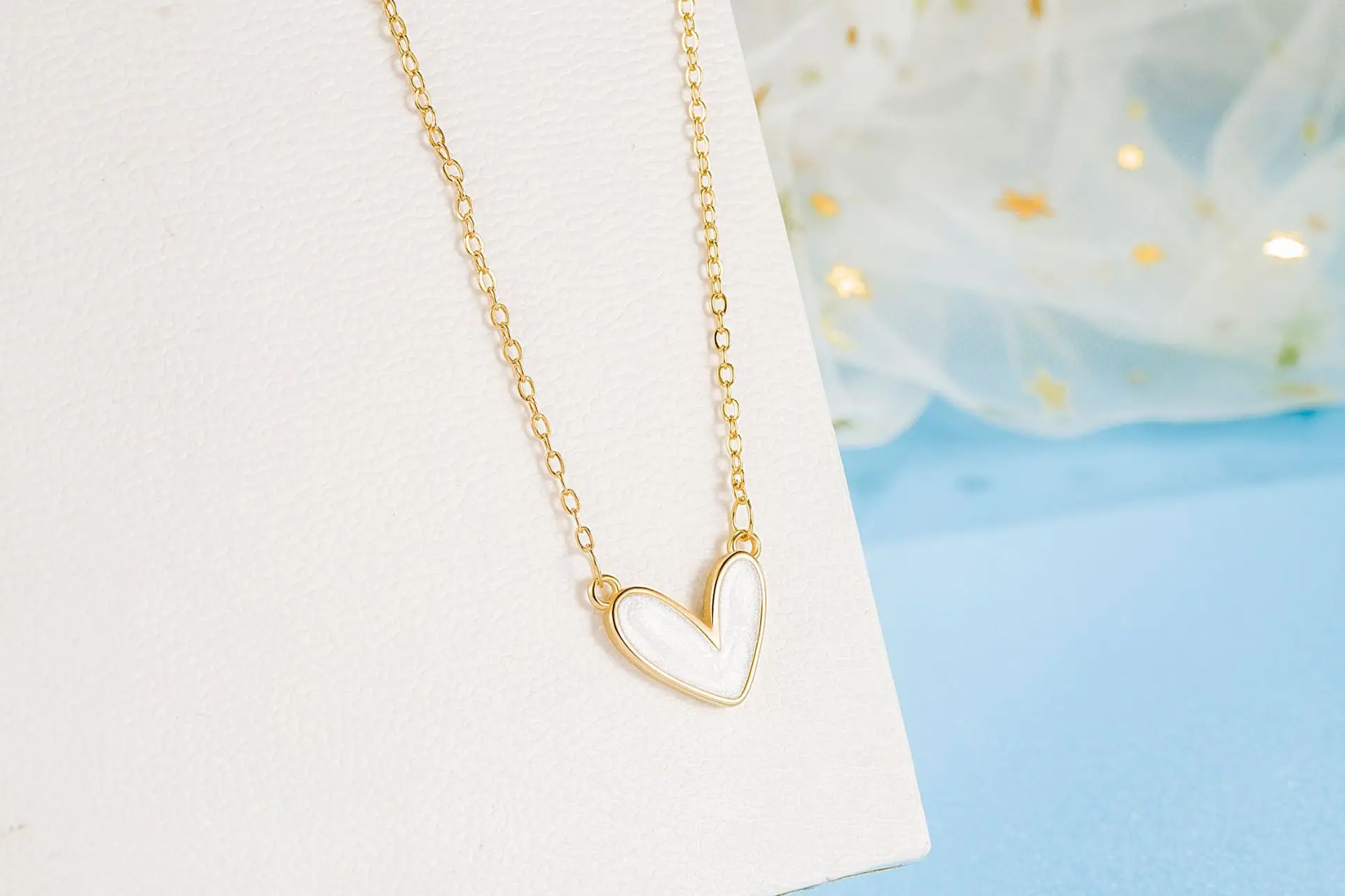 White Fritillaria Love Necklace for Women — feature 3