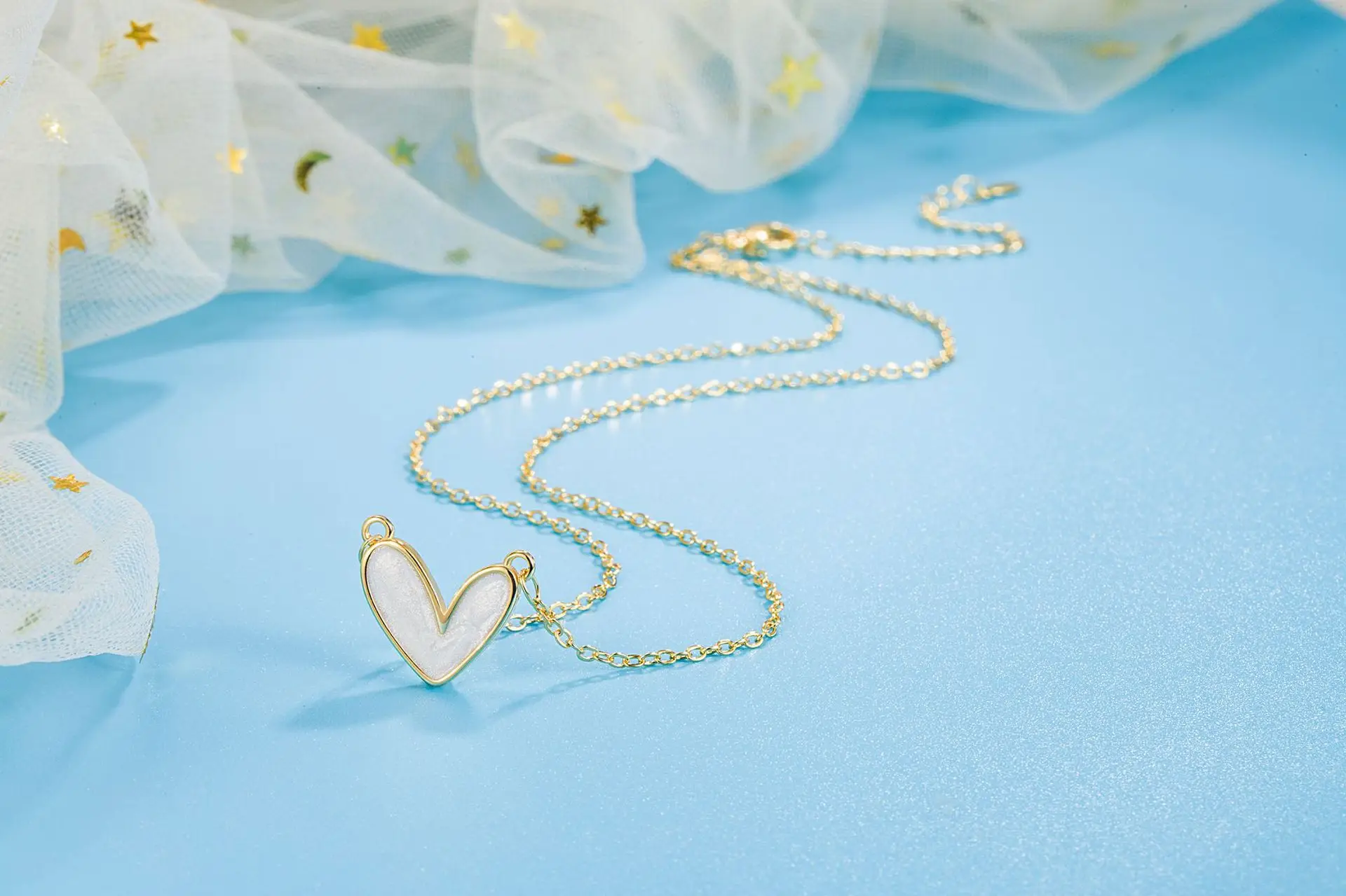 White Fritillaria Love Necklace for Women — feature 5