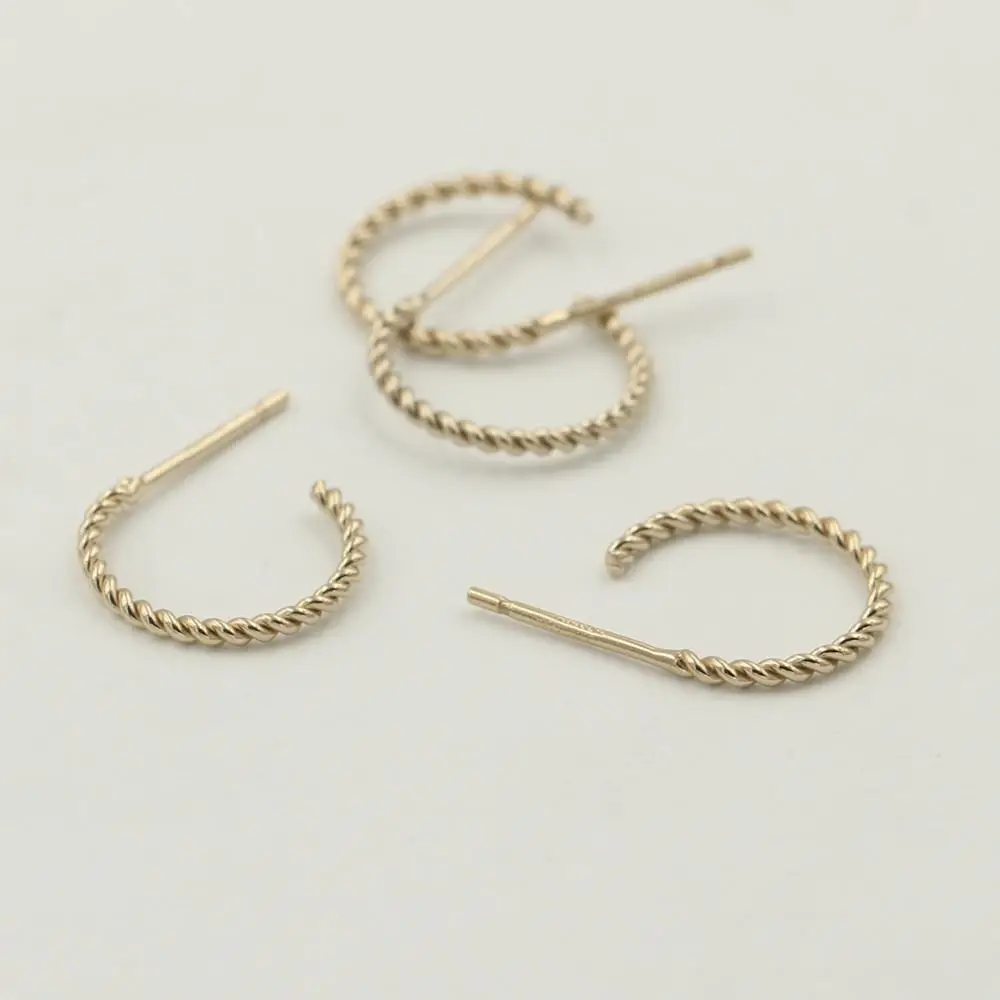 US 14K Gold Twist Semicircle Ear Rings - Image 5