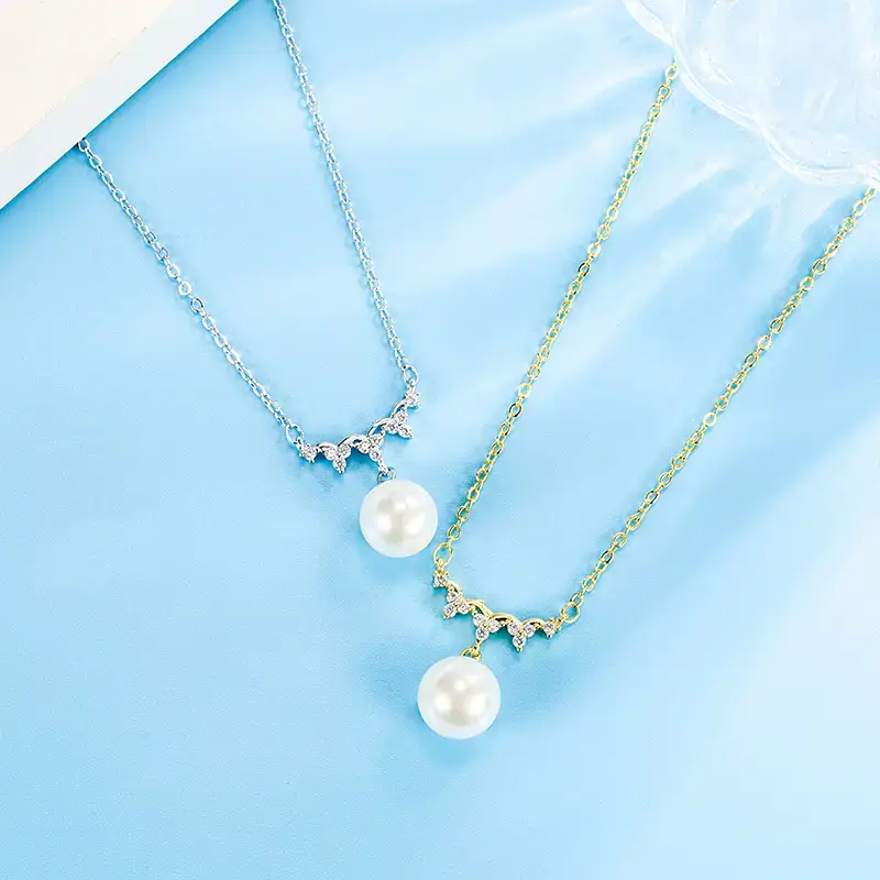 Elegant Pearl Necklace for Women Light Luxury Collarbone Chain