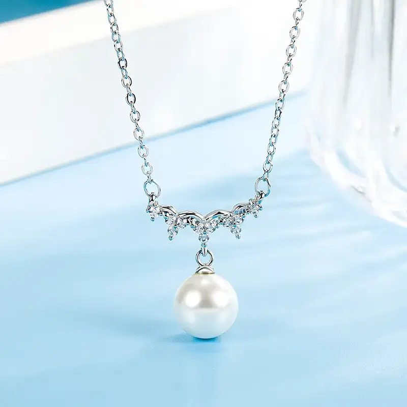 Elegant Pearl Necklace for Women Light Luxury Collarbone Chain