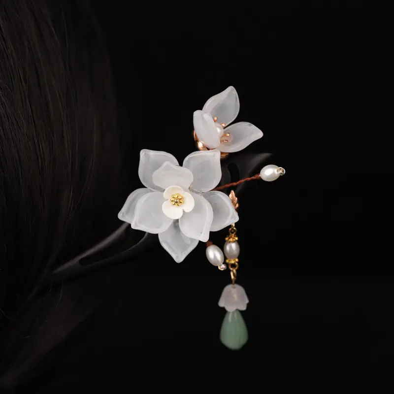 White Flower Hairpin with Jade Tassels and Hanfu Design - Image 5