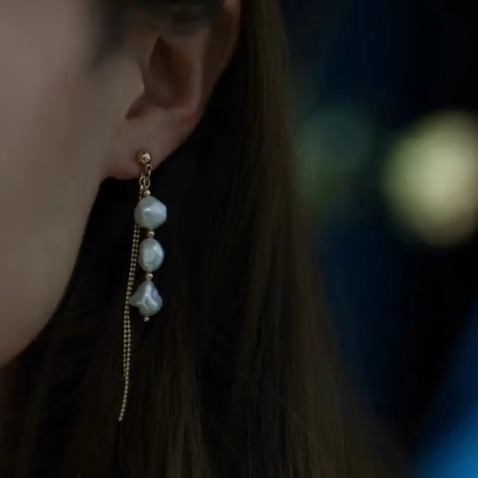 Broken Silver Pearl Earrings for Women Elegant Commute - Image 2