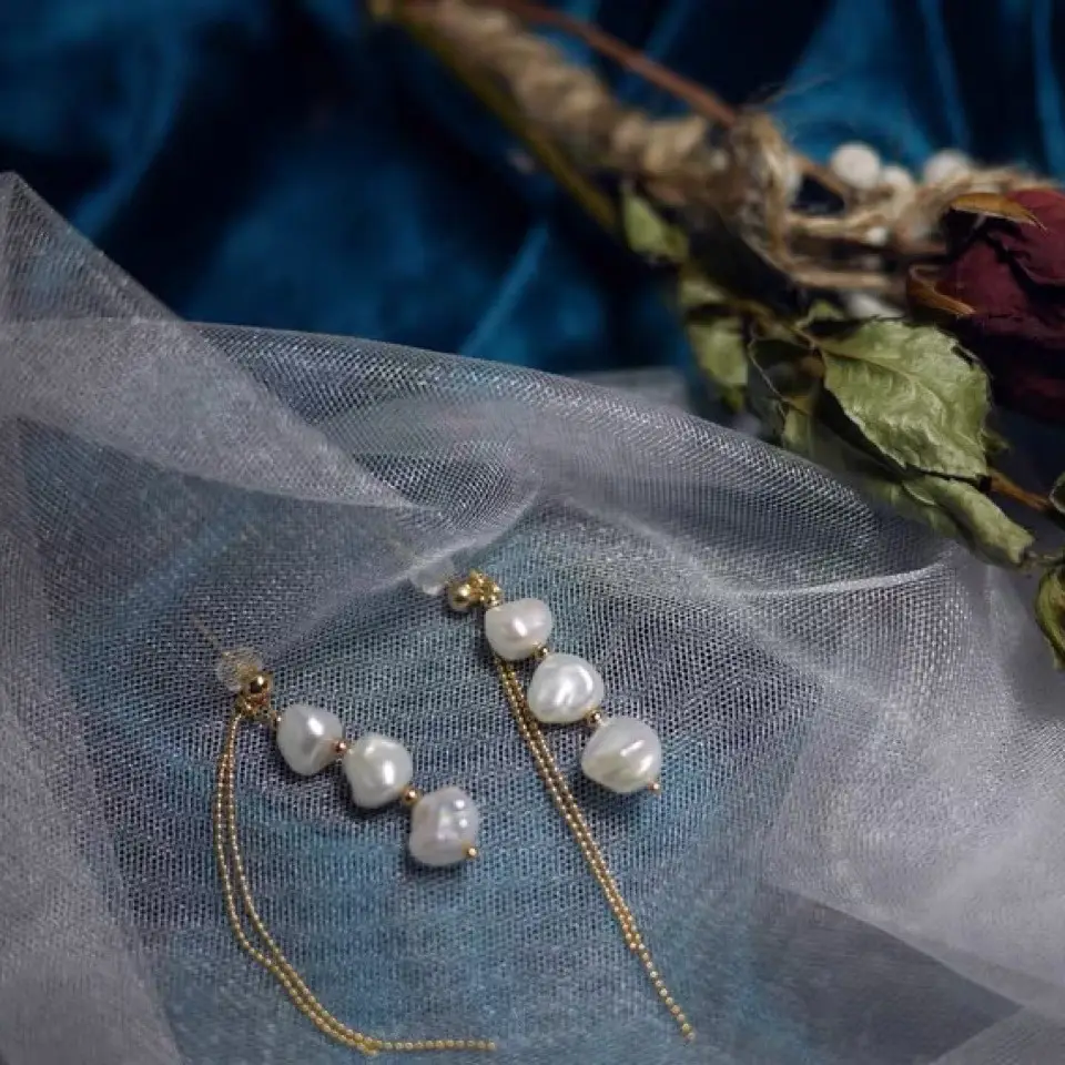 Broken Silver Pearl Earrings for Women Elegant Commute - Image 3