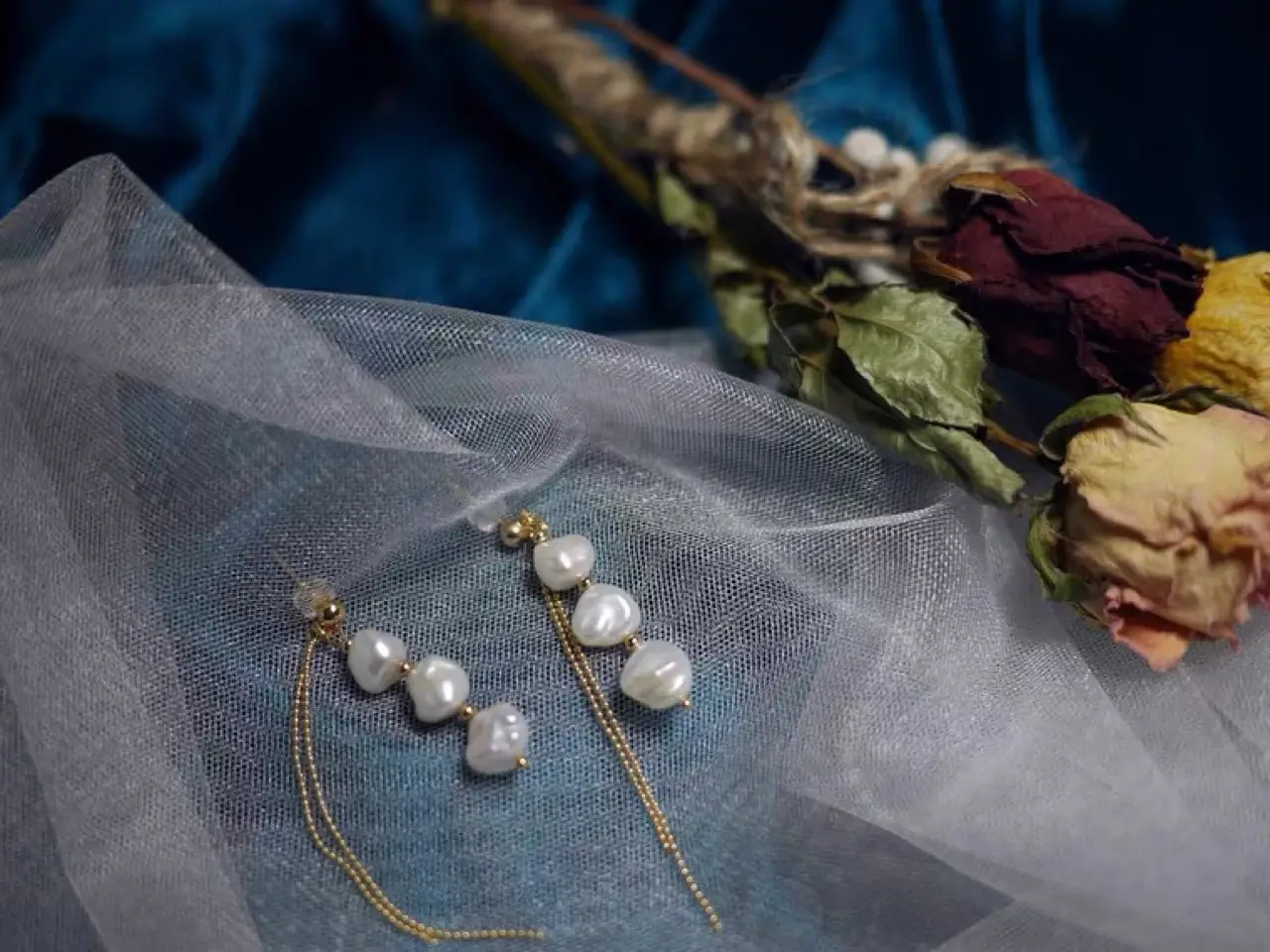 Broken Silver Pearl Earrings for Women Elegant Commute — feature 3