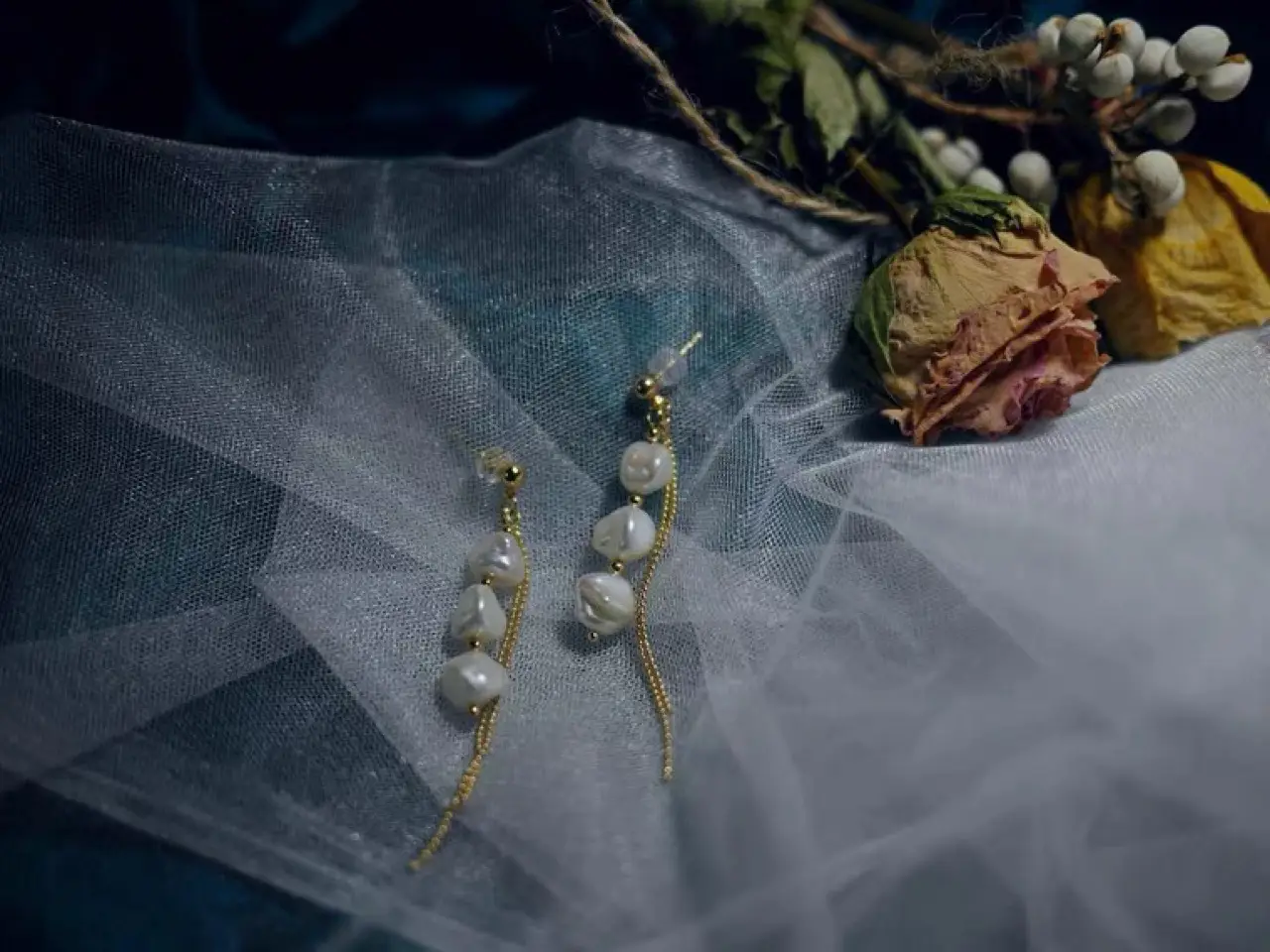 Broken Silver Pearl Earrings for Women Elegant Commute — feature 4