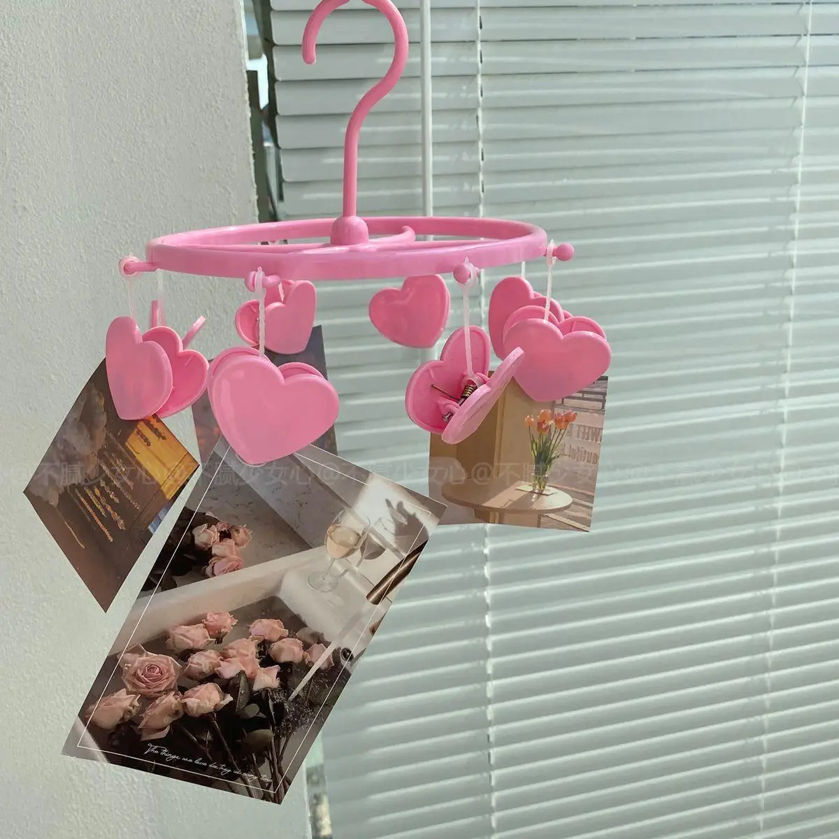 Pink Heart-Shaped Mini Hanger for Girls — feature 1