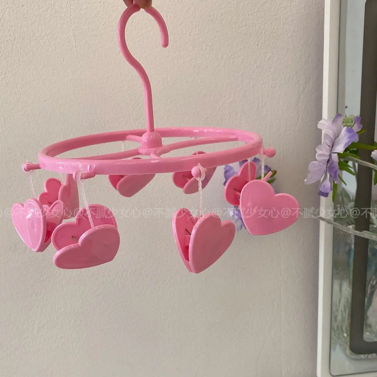 Pink Heart-Shaped Mini Hanger for Girls — feature 10