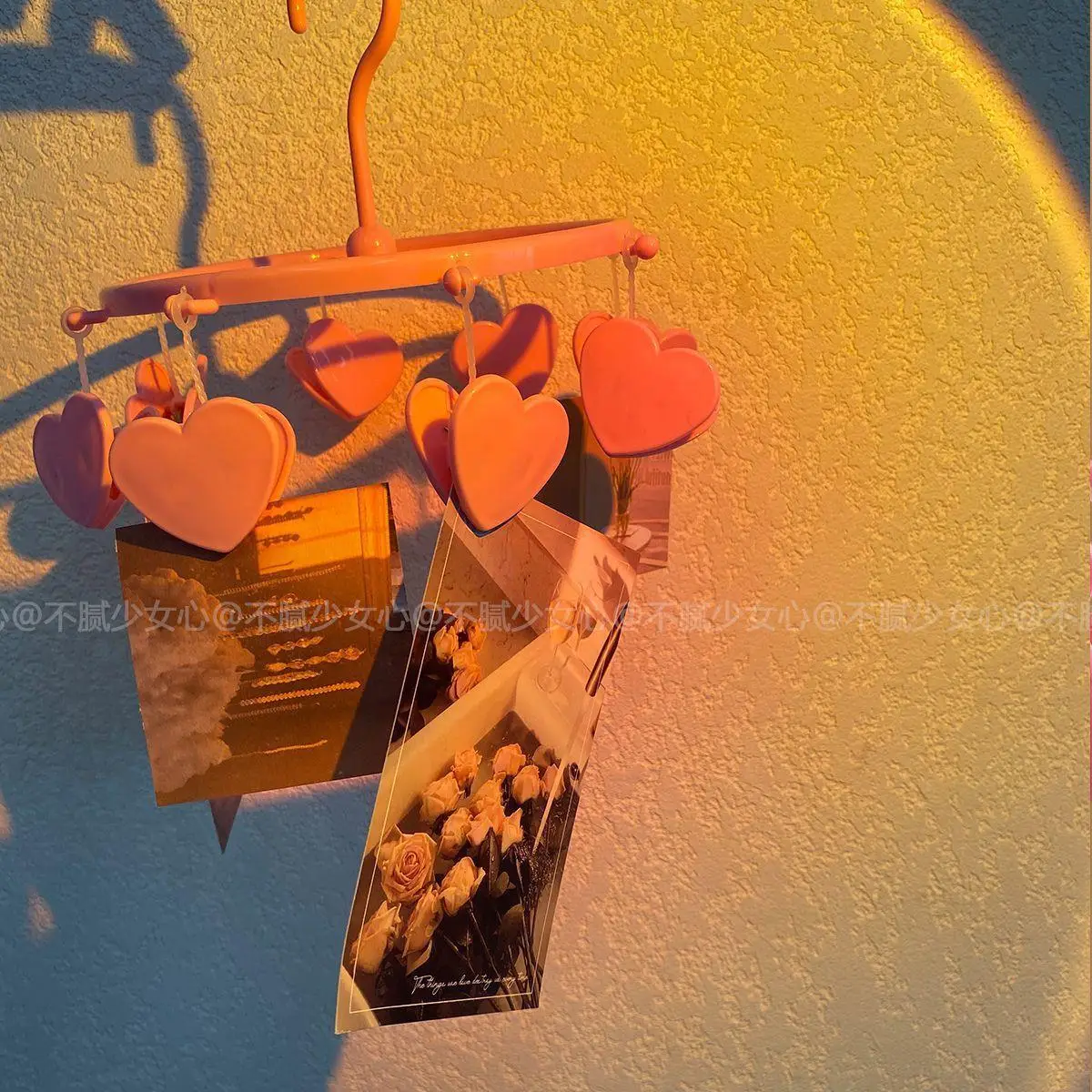 Pink Heart-Shaped Mini Hanger for Girls — feature 3