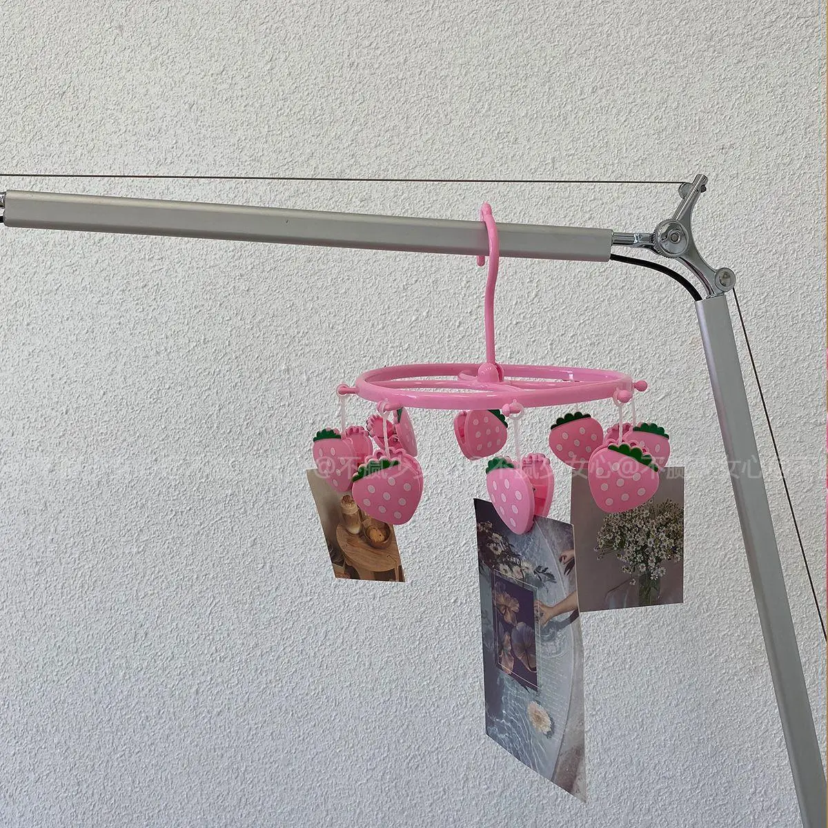 Pink Heart-Shaped Mini Hanger for Girls — feature 4