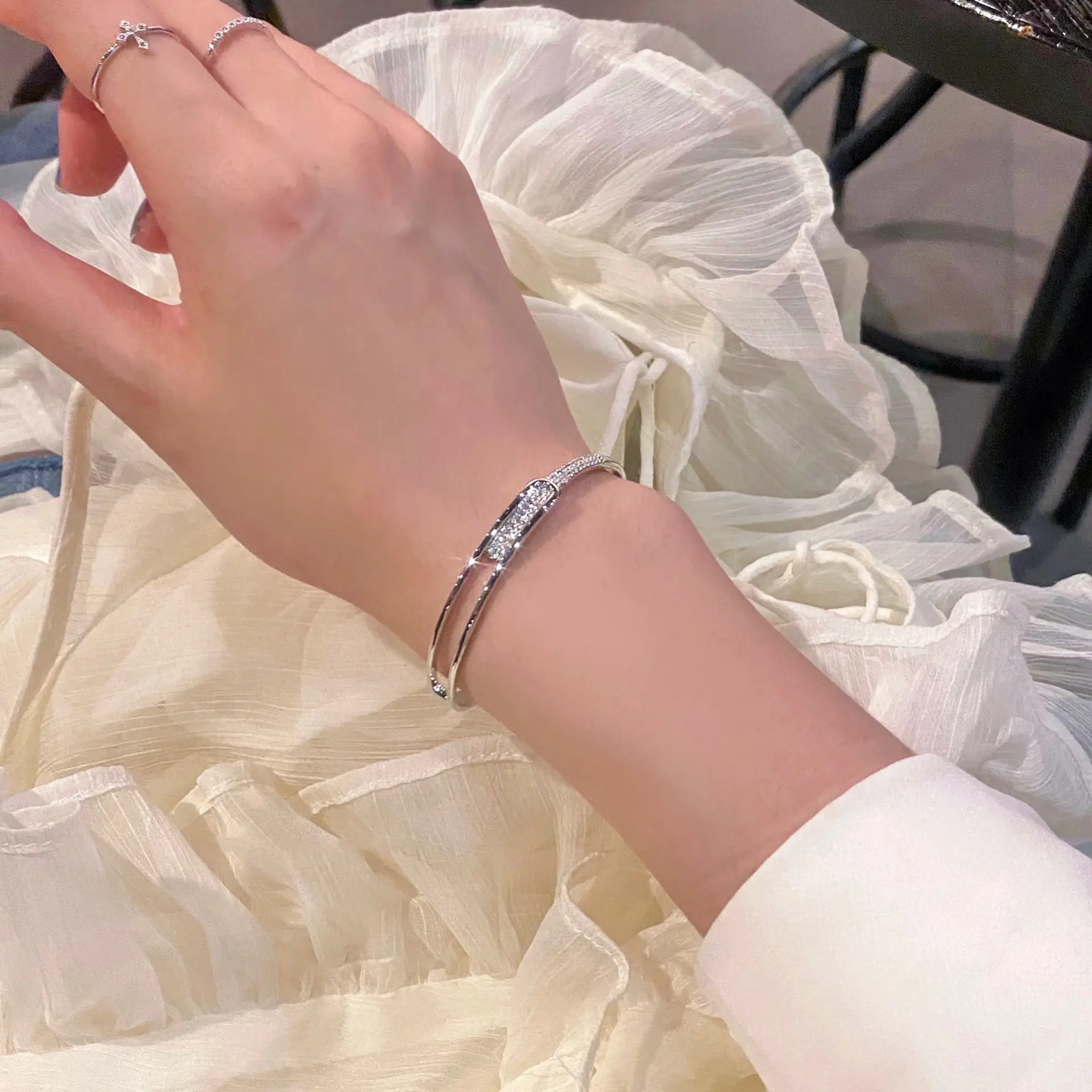 Adjustable Zircon Bracelet for Women's Elegant Summer Wear - Image 3