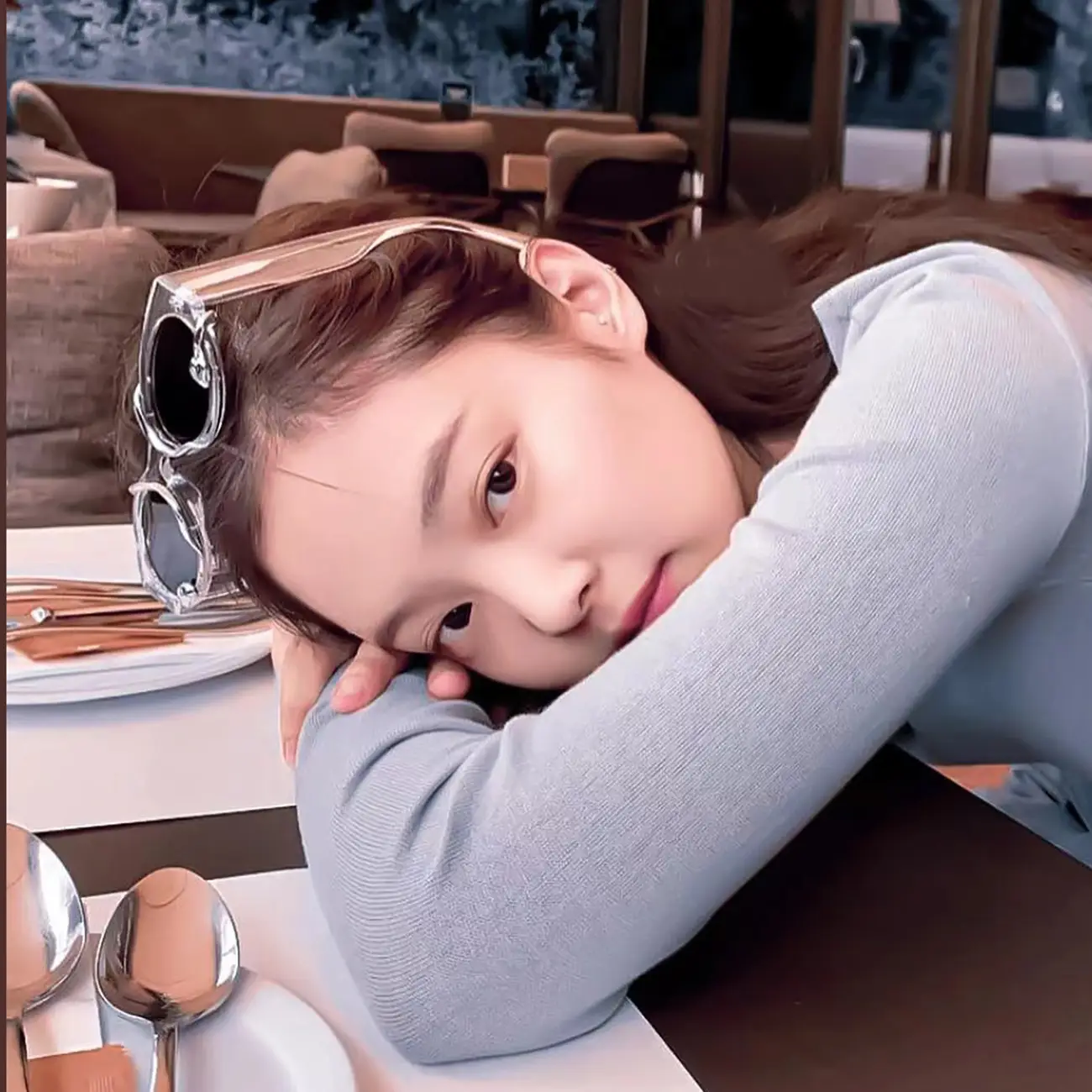 Jennie Same Style Sunglasses White French Style Retro New - Image 9