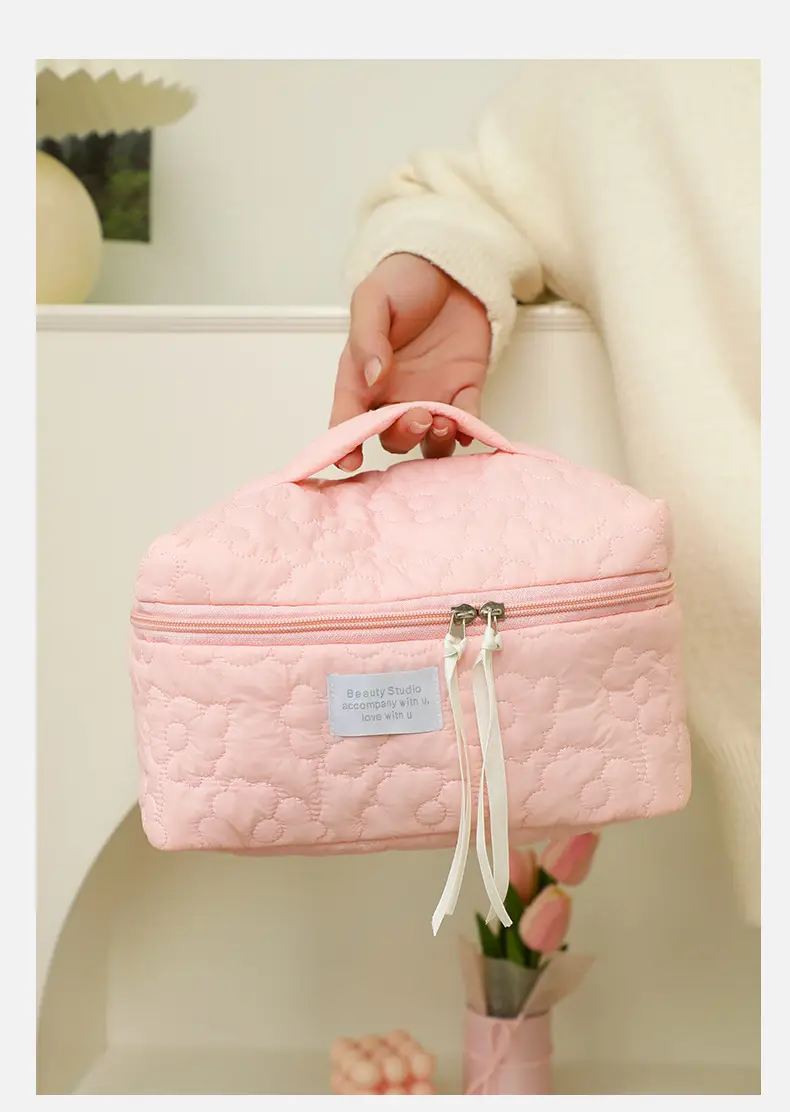 2025 Pink Quilted Travel Storage Bag for Women — feature 12