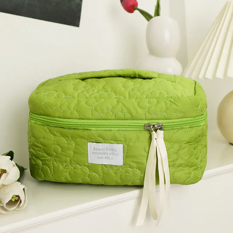 2025 Pink Quilted Travel Storage Bag for Women - Image 5